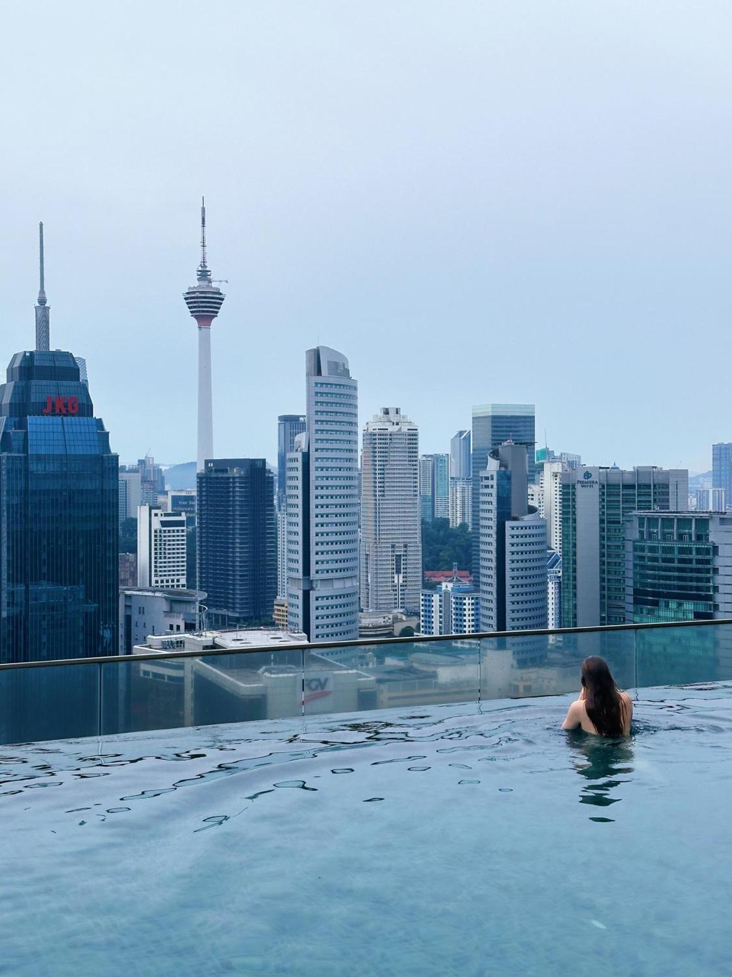 Modern Bauhaus Studio At Regalia Klcc Infinity Pool 쿠알라룸푸르 외부 사진