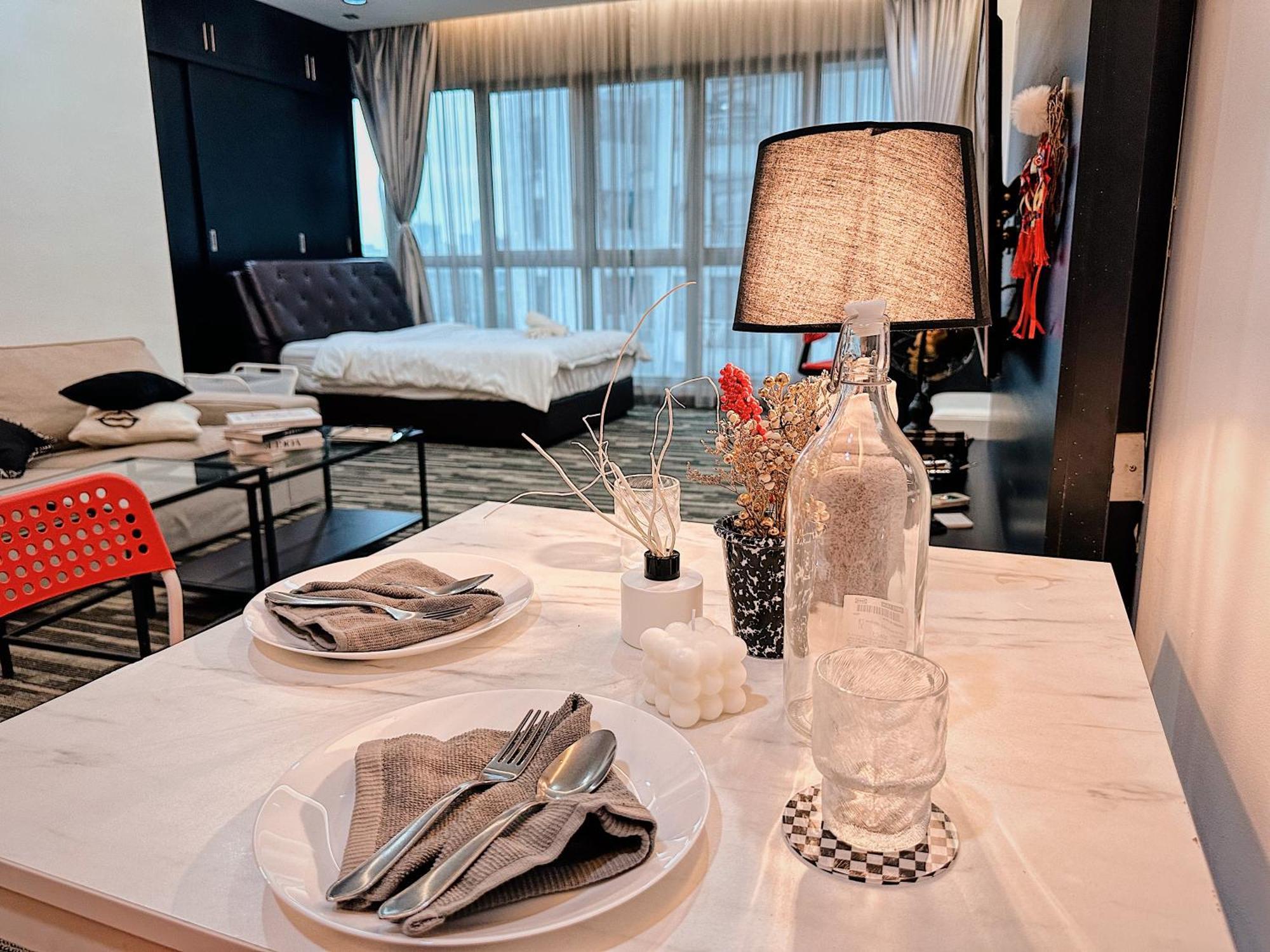 Modern Bauhaus Studio At Regalia Klcc Infinity Pool 쿠알라룸푸르 외부 사진